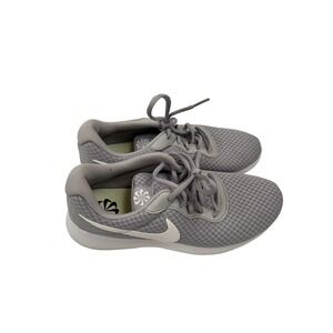 Nike Tanjun Sneakers Size 8 Grey White DJ6257-003 Athletic Shoes Women